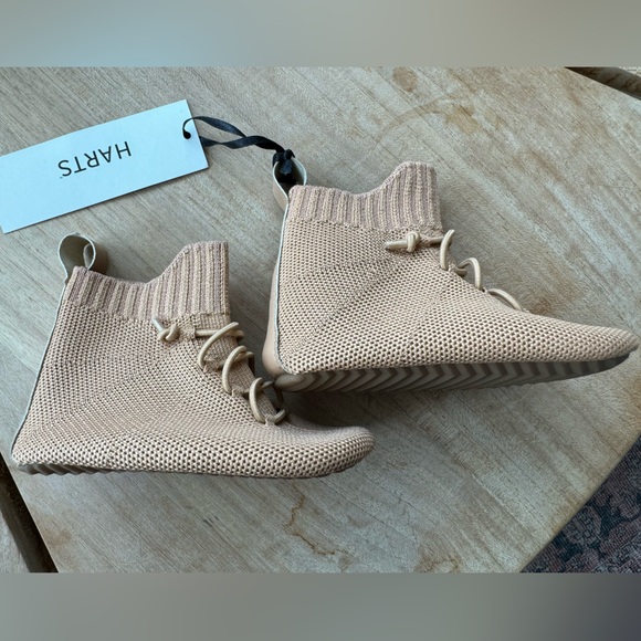 NWT stay-on baby Hart’s Booties, unisex - Picture 2 of 3